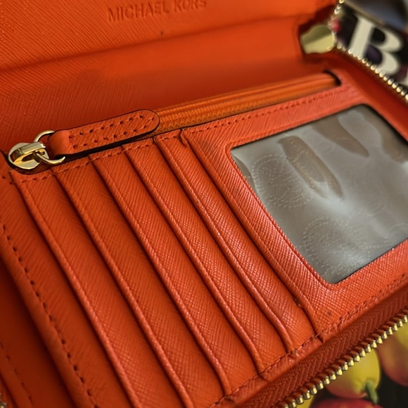 MICHAEL KORS JET SET ZIP AROUND WALLET/WRISTLET in POPPY - Picture 8 of 13